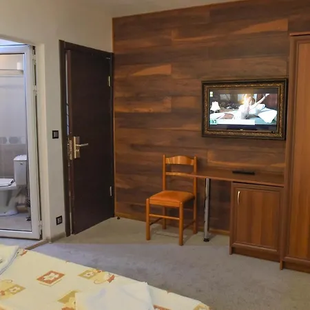 Rothmans Hotel 3*