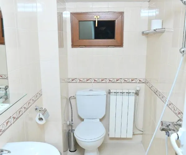 Rothmans-breakfast - Free Parking - Lobby Hotel