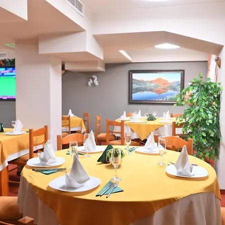 Rothmans-breakfast - Free Parking - Lobby