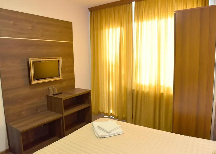 Rothmans-breakfast - Free Parking - Lobby Hotel