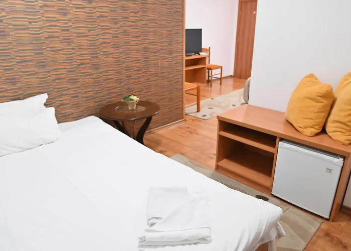 Rothmans-breakfast - Free Parking - Lobby Hotel