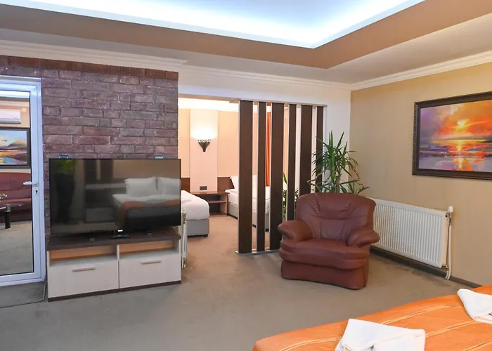 Rothmans-breakfast - Free Parking - Lobby Hotel