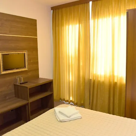 Rothmans-breakfast - Free Parking - Lobby Hotel