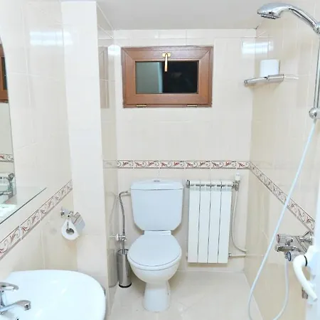 Rothmans-breakfast - Free Parking - Lobby Hotel