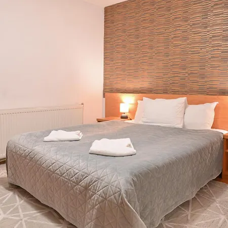 Rothmans-breakfast - Free Parking - Lobby