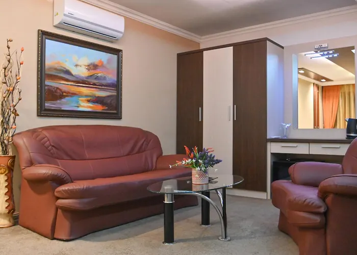 Rothmans-breakfast - Free Parking - Lobby Hotel