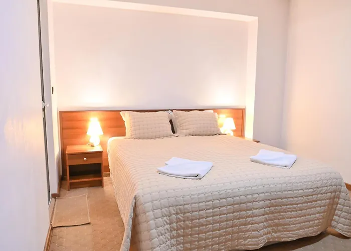 Rothmans-breakfast - Free Parking - Lobby